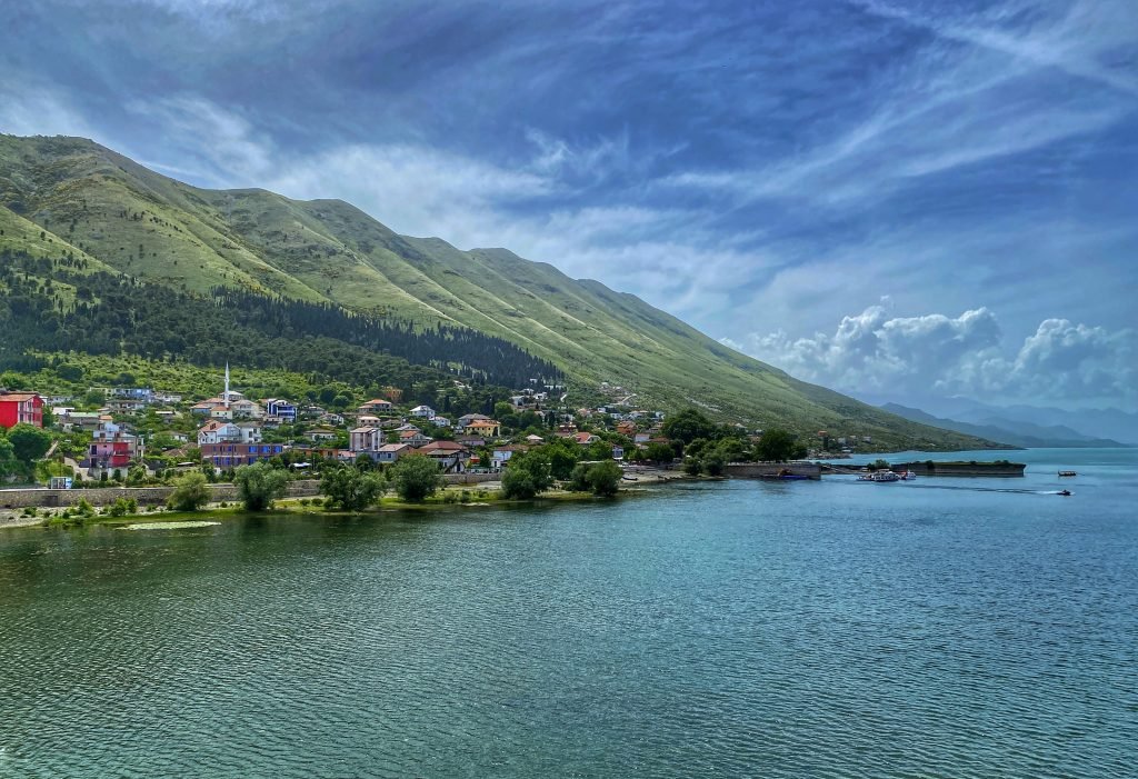 Lake Shkodër against the unduldating mountain on its shore.