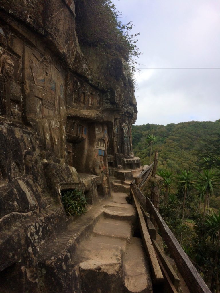 The carvings of Alberto Gutiérrez.