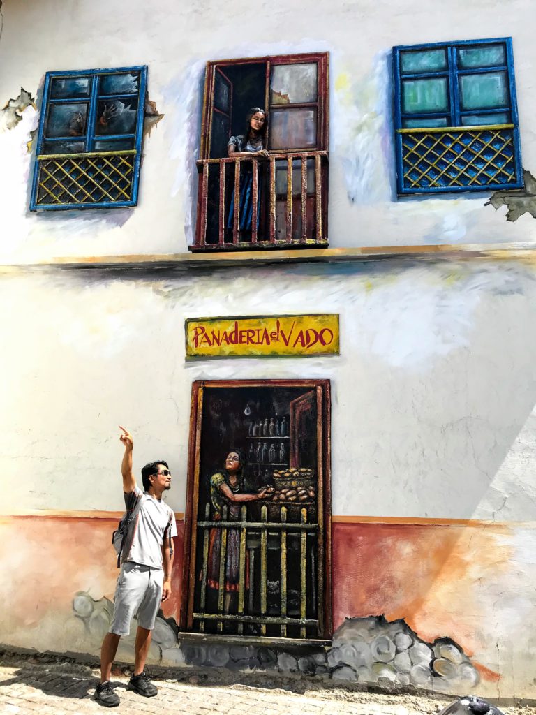 Cuenca building art thongs to do in Ecuador