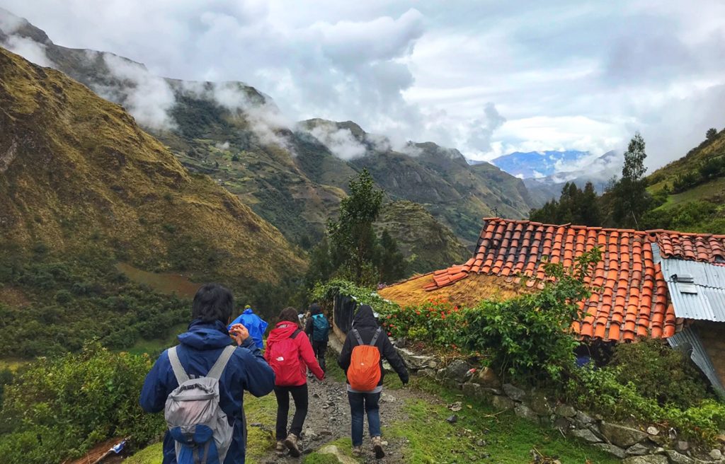 Starting the Santa Cruz Trek