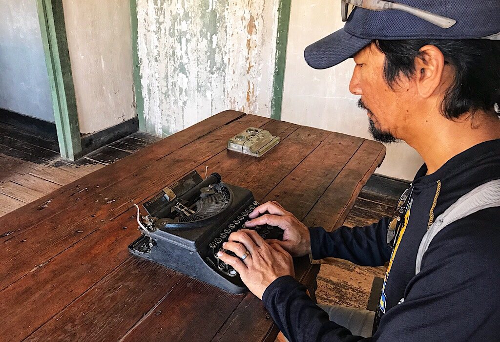 Trin on typewriter for travel apps