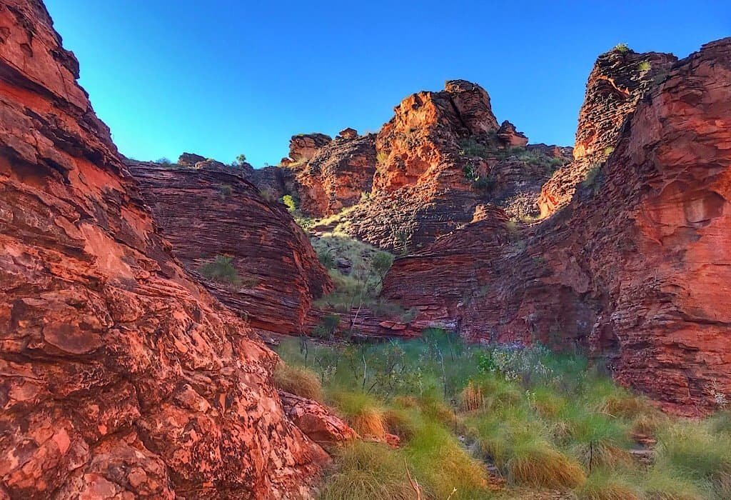 Red rocks and green grass in Kununurra