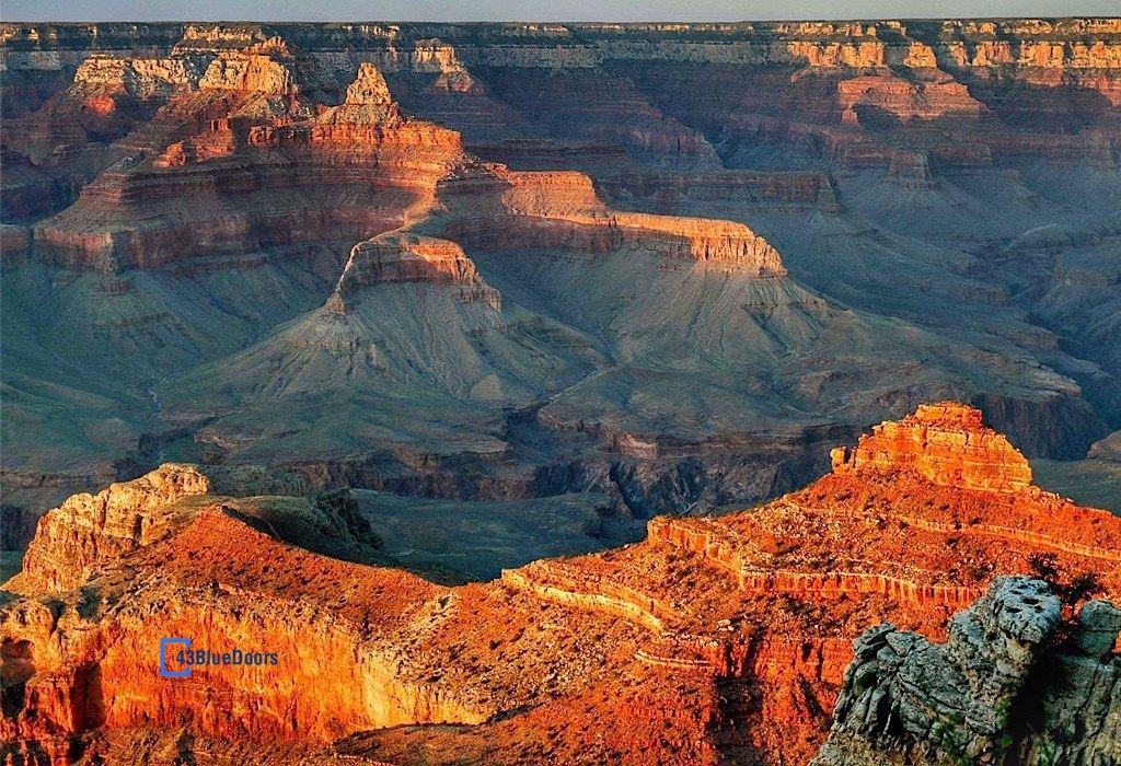 Sunset reflecting on the cliffs of the Grand Canyon in Arizona